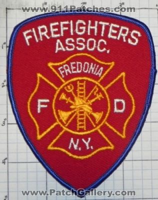 Fredonia Fire Department FireFighters Association (New York)
Thanks to swmpside for this picture.
Keywords: dept. fd n.y. assoc.