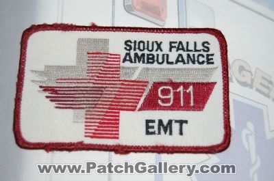 Sioux Falls Ambulance EMT (South Dakota)
Thanks to Emergency_Medic for this picture.
Keywords: 911 ems emergency medical technician